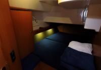 bateau à voile bavaria 46 cruiser voilier intérieur cabine arrière droite 3